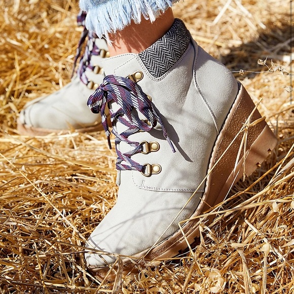 Brand new Maurice’s Claire Gray Knit Collar Lace Up Wedge-10 - Picture 1 of 7